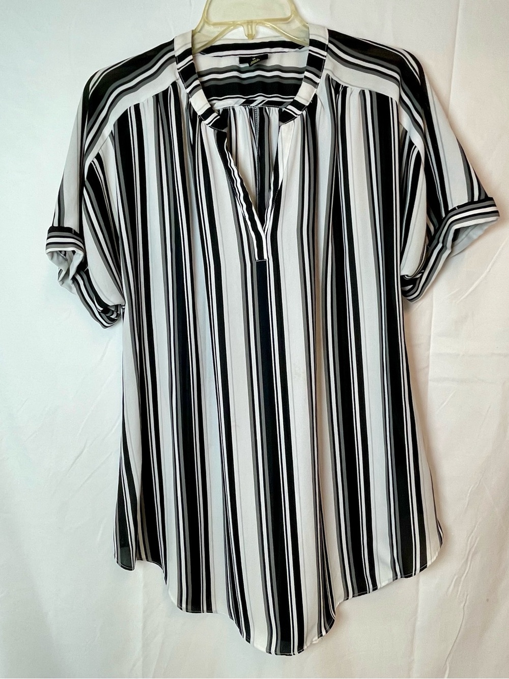 Worthington Women's Black & White Vertical Stripe Short Sleeve Blouse Medium